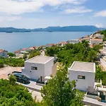 Nice Home In Komarna With Heated Swimming Pool Tatil Evi *