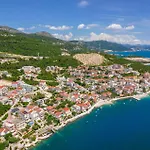 Tatil Evi Nice Home In Komarna With Heated Swimming Pool Komarna