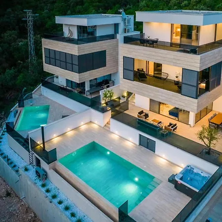 Tatil Evi Nice Home In Komarna With Heated Swimming Pool