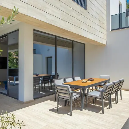 Nice Home In Komarna With Heated Swimming Pool *