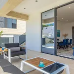 In With Heated Swimming Pool Holiday home *