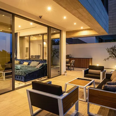 Amazing In * Komarna